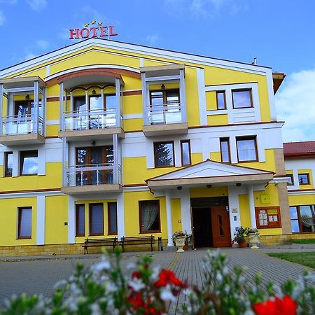 Hotel Rajski Ogrod Жешув Экстерьер фото